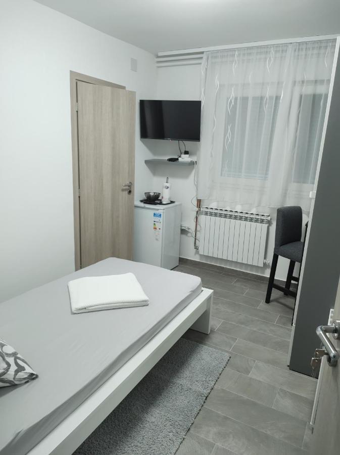 Happy Room Karlovac Exterior foto